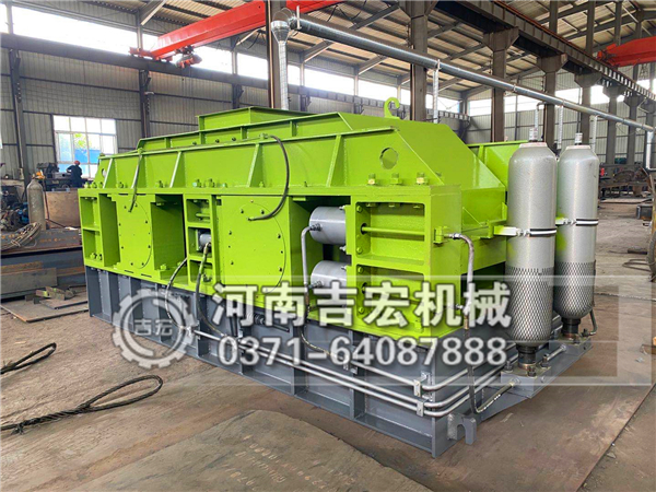 雙輥超細(xì)粉碎機(jī)出料粒度可以達(dá)2mm-100目！