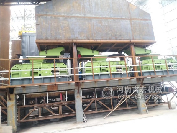 機(jī)制砂粒度總不達(dá)標(biāo)？大型對(duì)輥制砂機(jī)：顆粒均勻級(jí)配好,攪拌站搶著要!